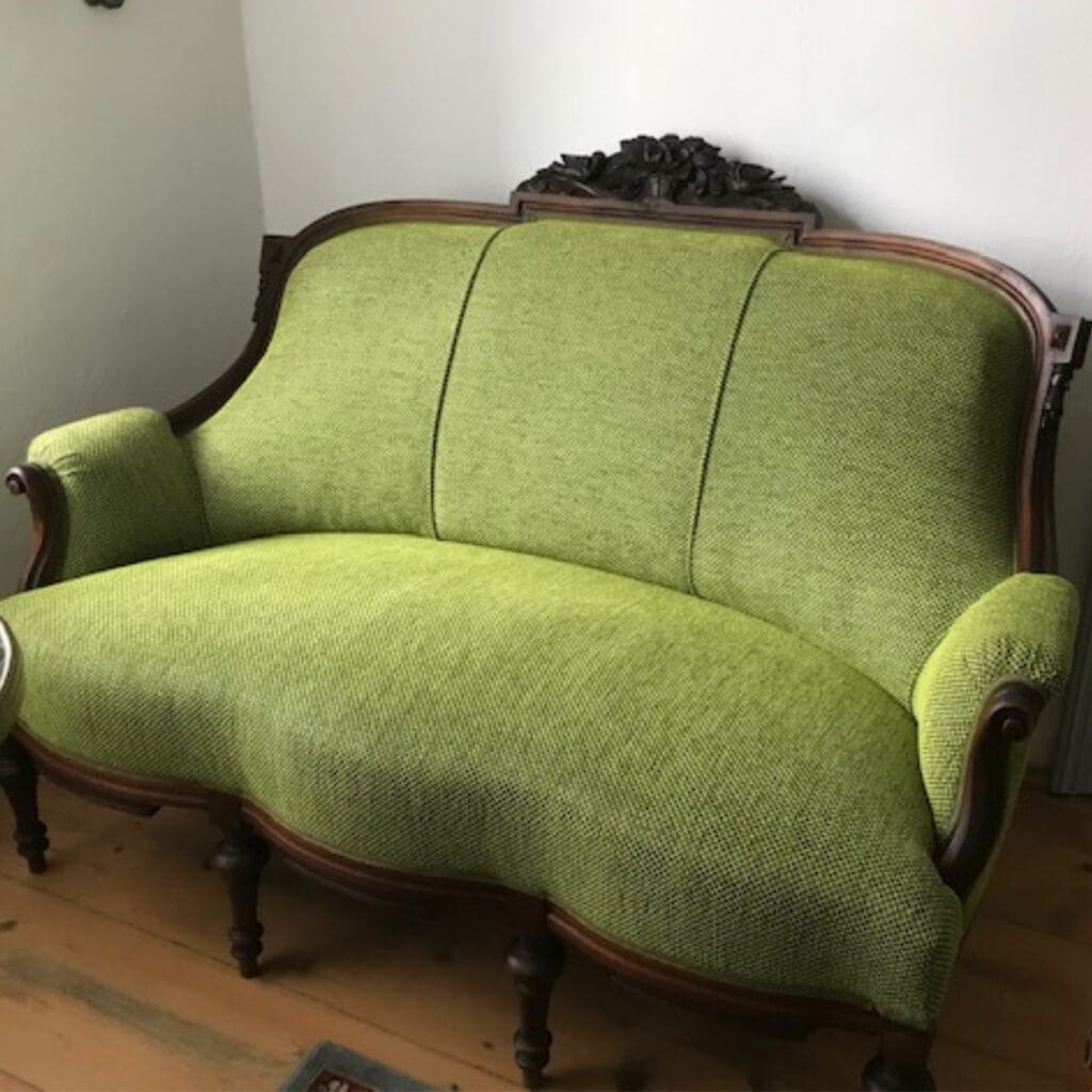 čalounění historické pohovky